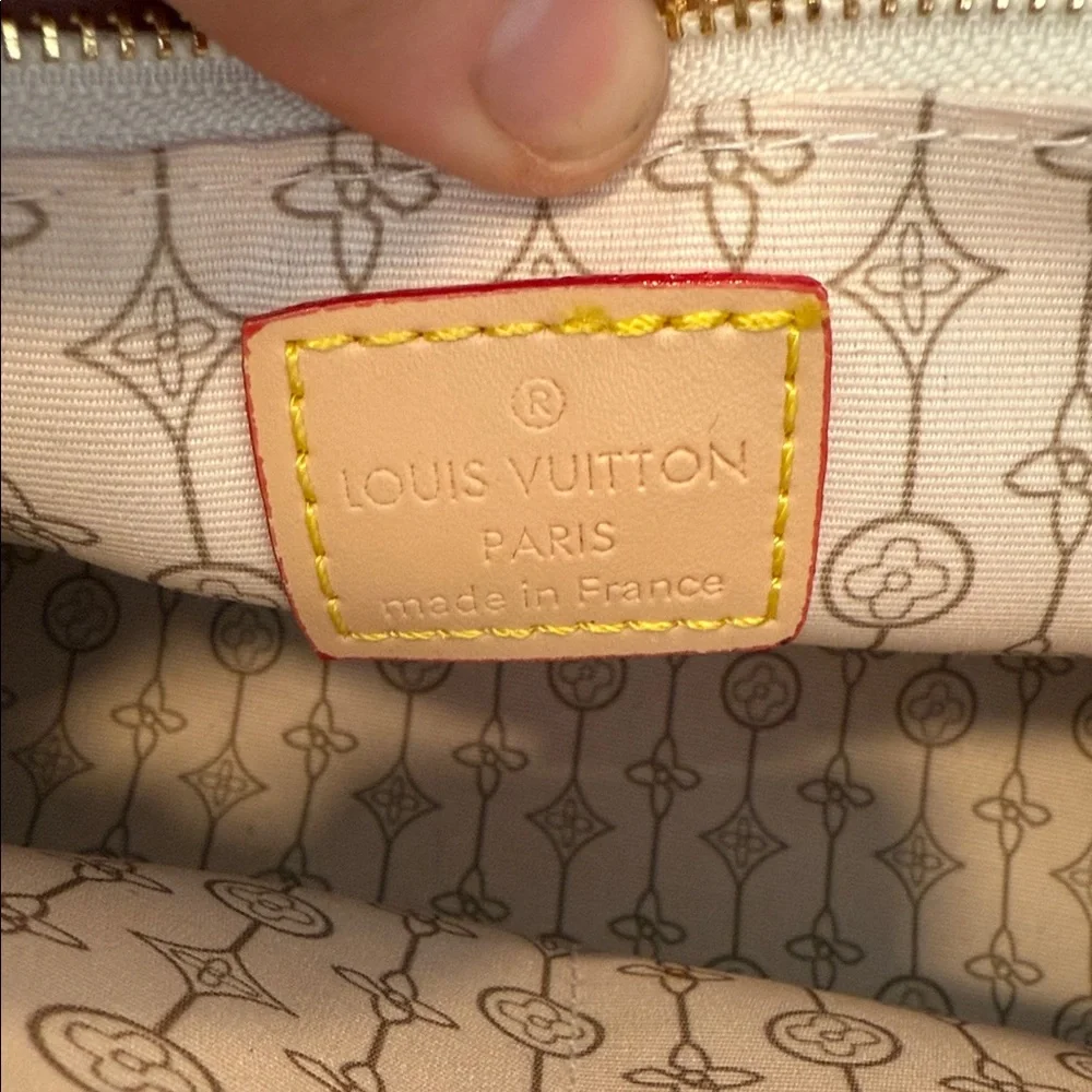 Louis Vuitton OnTheGo MM - Picture 15 of 16